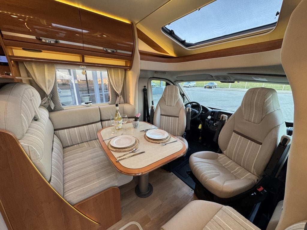 Foto 12 van Rapido 7066DF Automaat ALDE Enkele bedden 2015