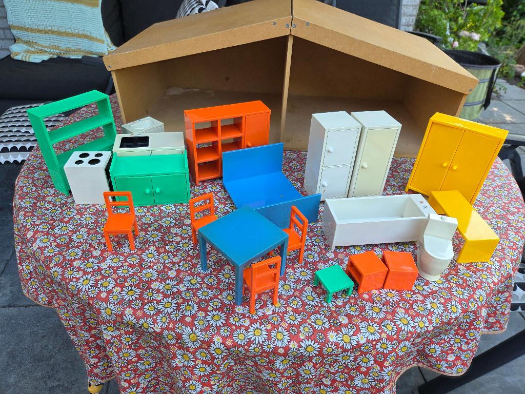 Speelgoedhuis incl meubeltjes gratis, Kinderen en Baby's, Speelgoed | Poppenhuizen, Ophalen, Gebruikt, Poppenhuis