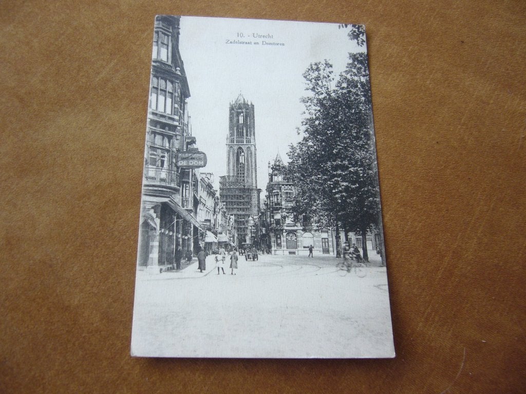 UTRECHT  =  ZADELSTRAAT EN DOMTOREN IN DE STEIGERS, Ophalen of Verzenden, 1920 tot 1940, Ongelopen, Utrecht