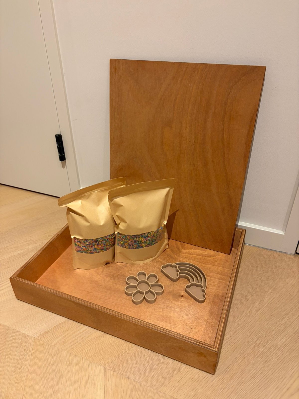Grennn Houten Speelbak Met Deksel + Speelrijst en vulvormen, Ophalen, Zo goed als nieuw