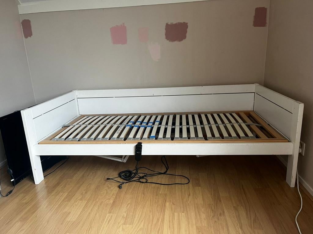 Eenpersoonsbed 200x90 met elektrische lattenbodem, Ophalen