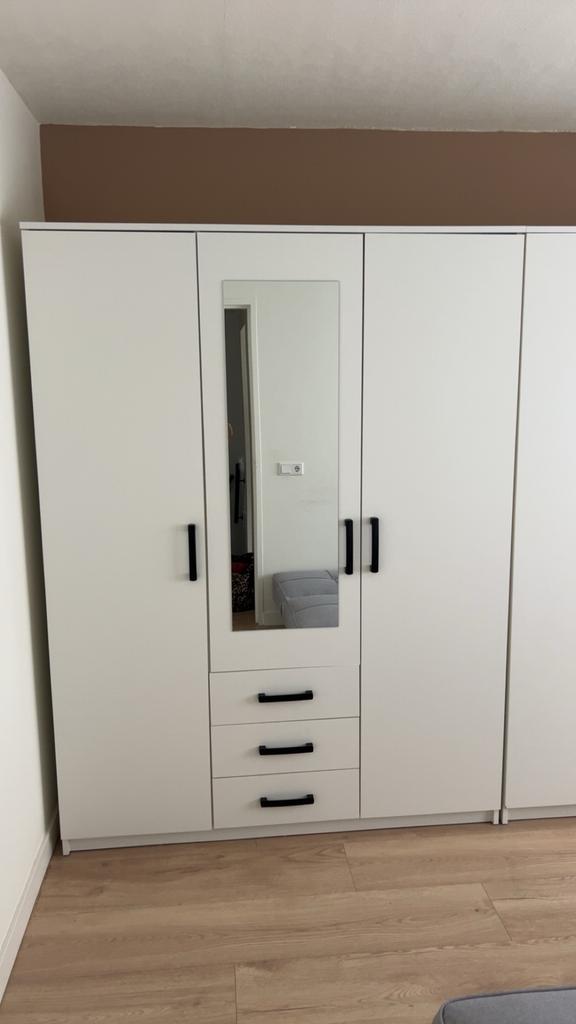 JYSK Kledingkast VELLERUP 151x200 wit met 3 deuren en 3 lade, Ophalen, Zo goed als nieuw, Met lade(s), 150 tot 200 cm