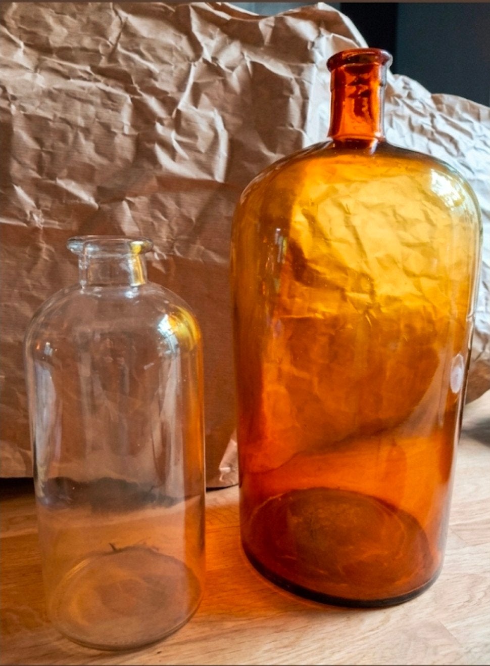 Twee apothekers flessen, Ophalen