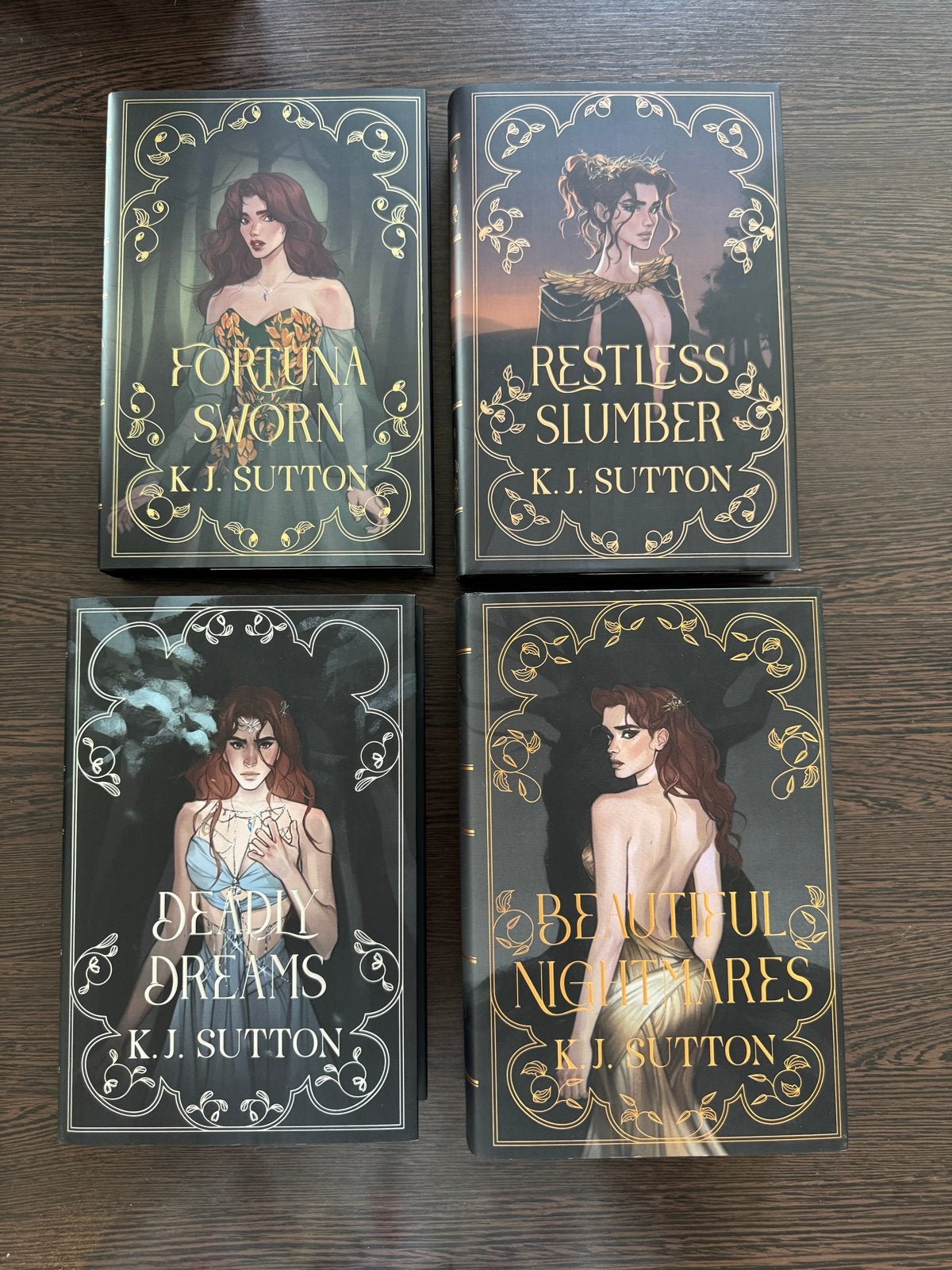 Fairyloot Fortuna Sworn serie - Speciale editie, Ophalen of Verzenden, Zo goed als nieuw