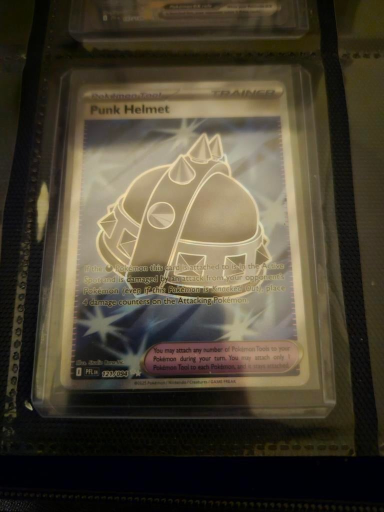 Pokemon Punk Helmet 121/094 Phantasmal Flames, Ophalen of Verzenden, Zo goed als nieuw, Losse kaart, Foil