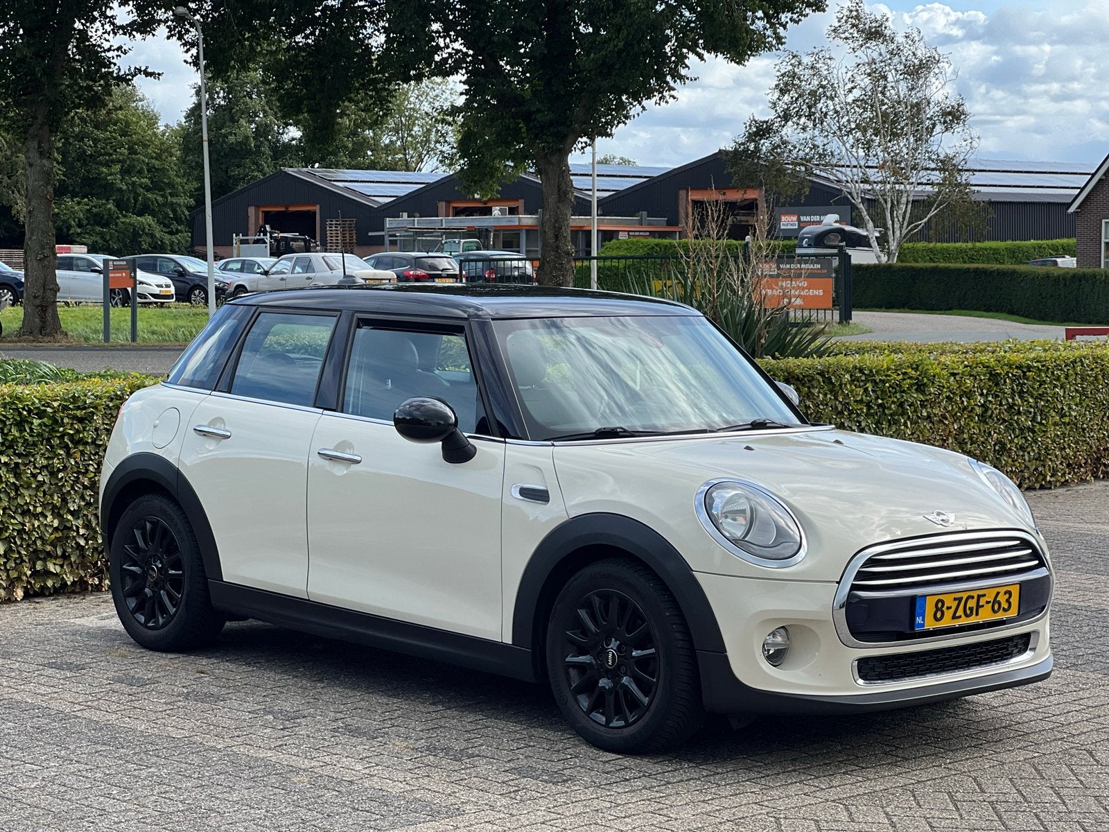 Mini 1.5 Cooper 5D 2015 Wit, Auto's, Mini, Particulier, Benzine, B, Hatchback, Handgeschakeld, Origineel Nederlands, Wit, Voorwielaandrijving