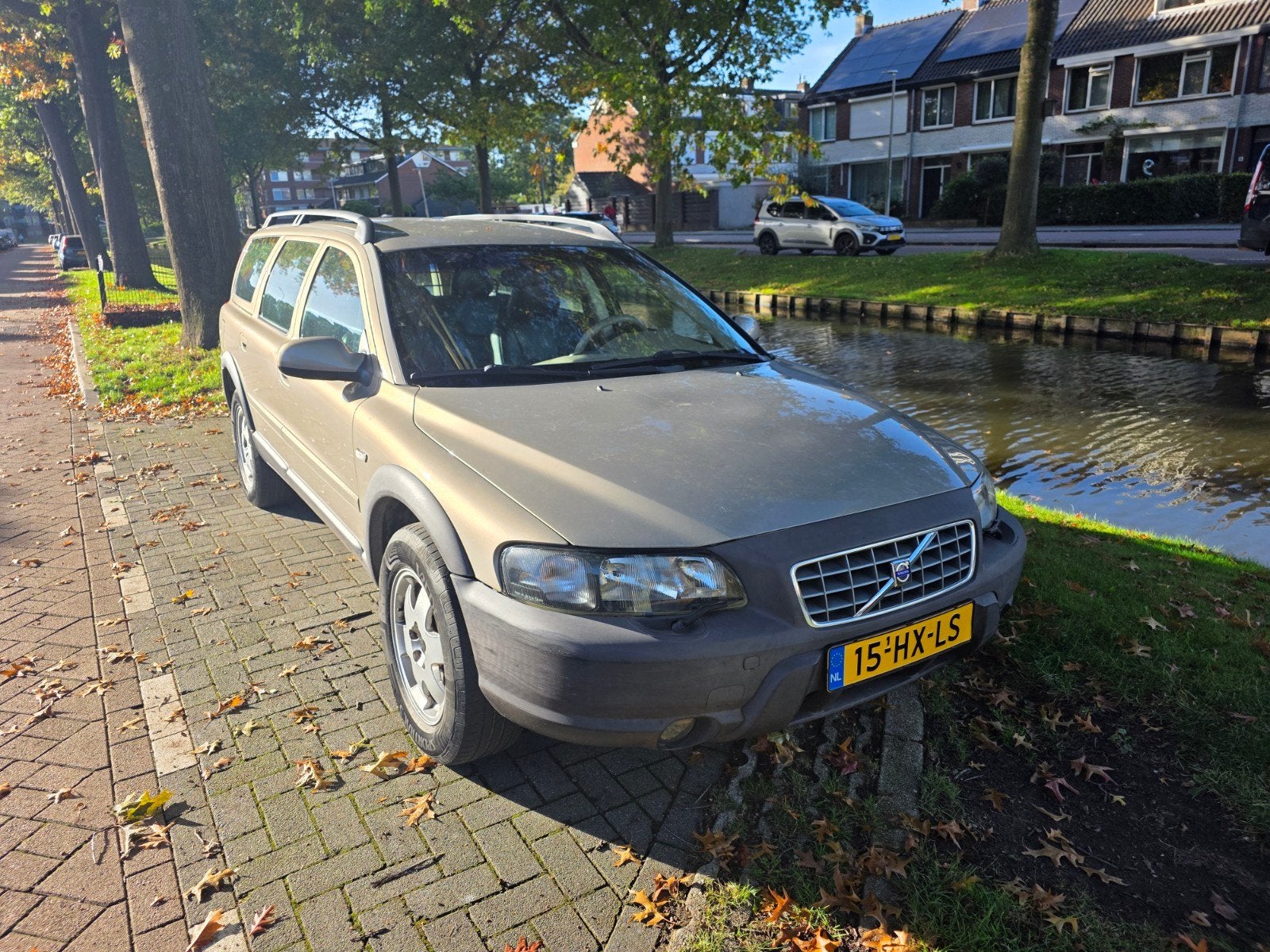 Volvo V70 2.4 T XC 4WD AUT 2002 Beige, Auto's, 1800 kg, Beige, Stationwagon, 2435 cc