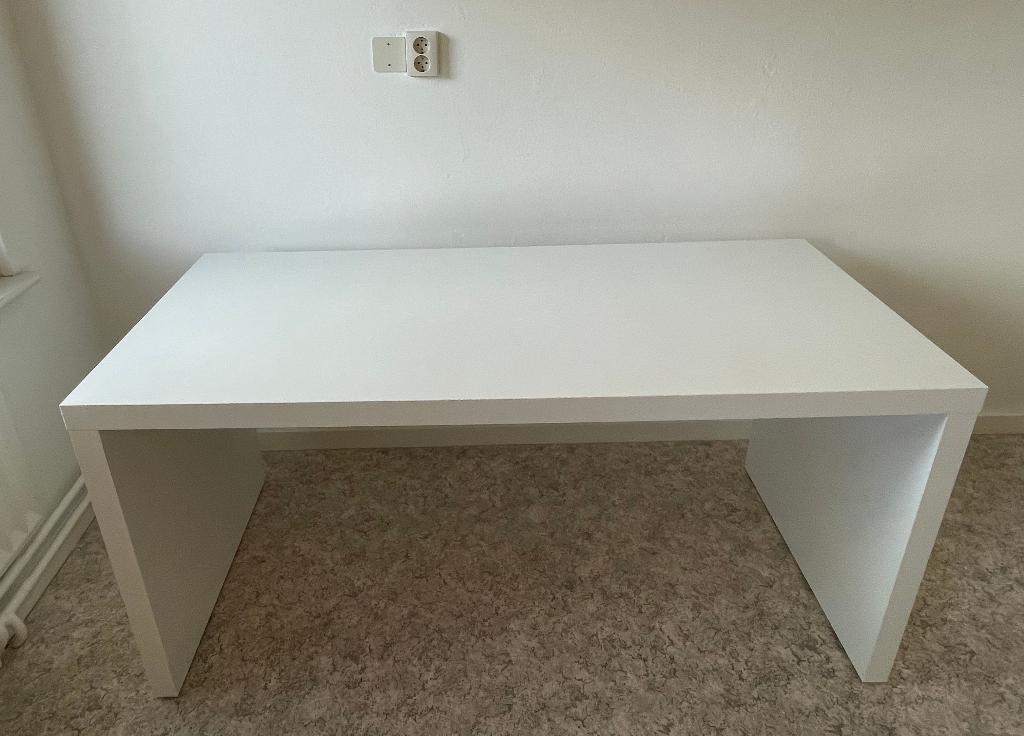 Bureau Ikea Malm (2), Huis en Inrichting, Bureaus, 65 cm, Spaanplaat of MDF, Ophalen of Verzenden, Zo goed als nieuw