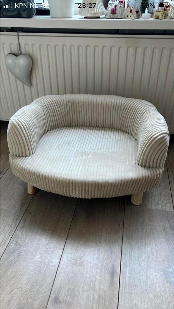 Nieuw lief honden/kinderbankje beige voor een kleine hond, Dieren en Toebehoren, Hondenmanden, Ophalen of Verzenden, Nieuw, Pluche