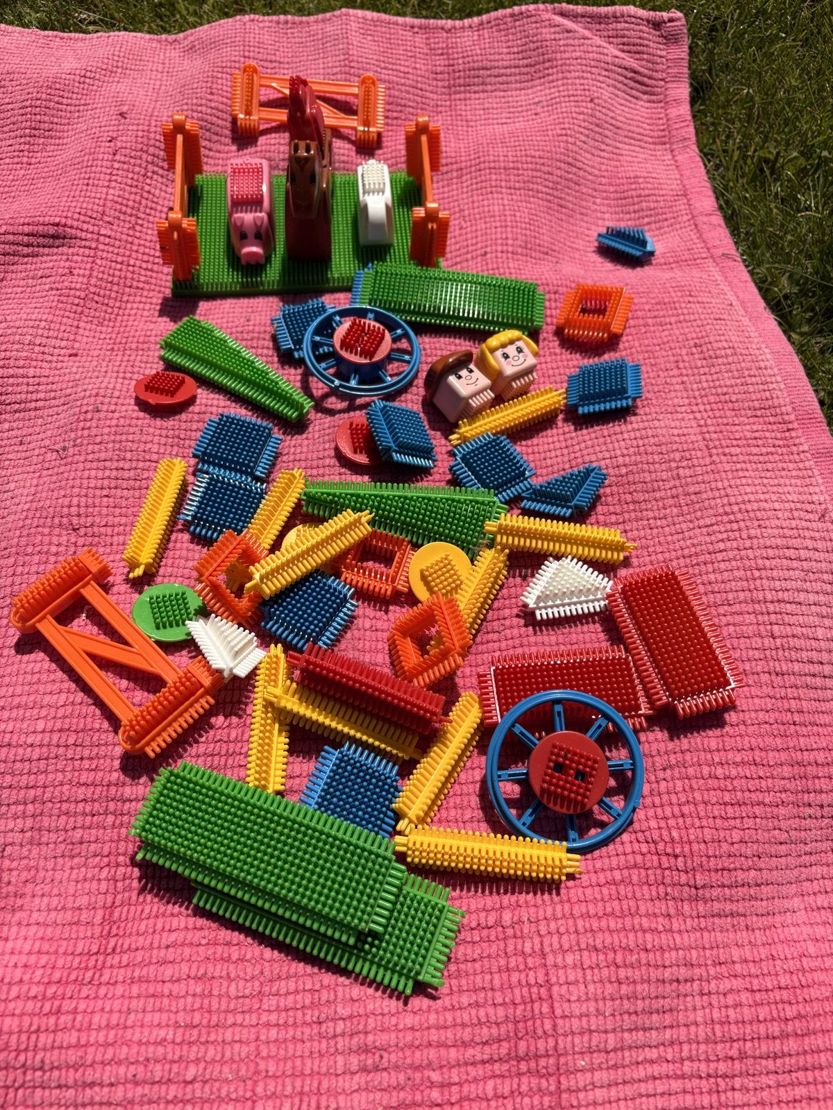 Grote set Nopper bouwblokken met boerderijthema, Kinderen en Baby's, Speelgoed | Bouwstenen, Ophalen of Verzenden, Gebruikt, Nopper