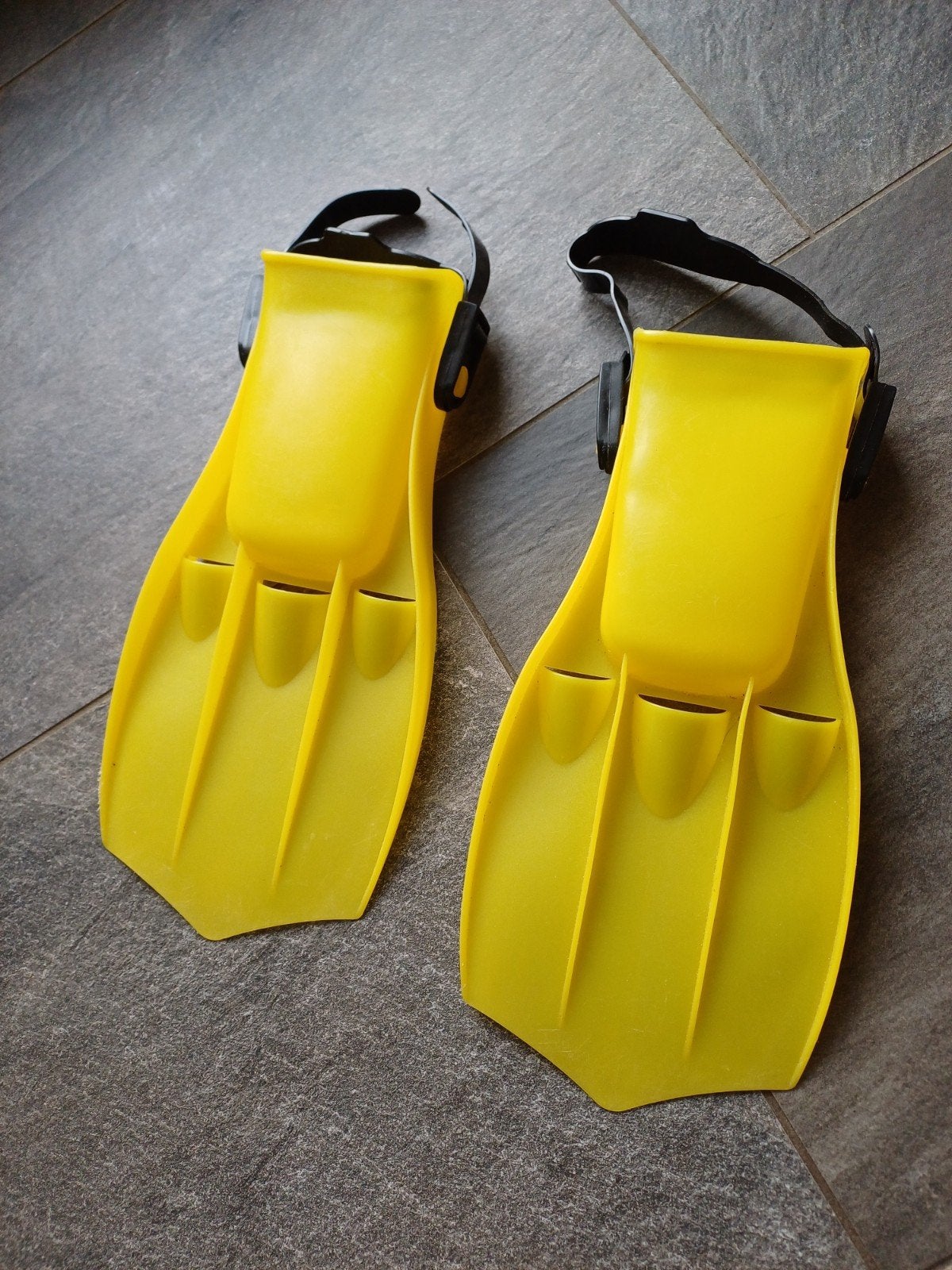Zwemflippers mt 30-35, Watersport en Boten, Duiken, Ophalen of Verzenden, Zwem- of Duikvliezen