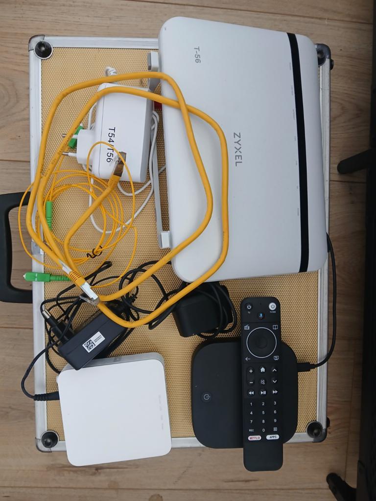 Zyxel T-56 modem, Huawei OptiXstar modem en 4K TV Box, Ophalen of Verzenden, Gebruikt, HDMI, Zonder harde schijf