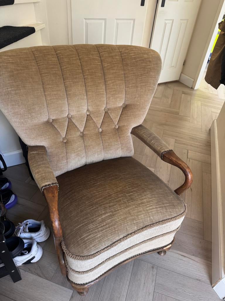 Oude fauteuil met houten armleuningen, Ophalen of Verzenden