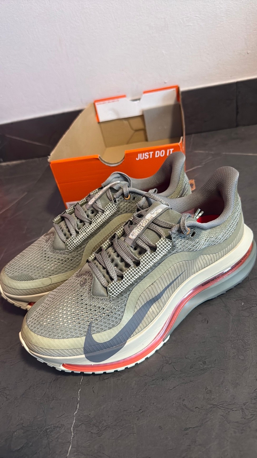 Nike pegasus premium olive cave stone EUR 42 | 45 | 45,5, Overige kleuren, Nike, Nieuw, Ophalen of Verzenden