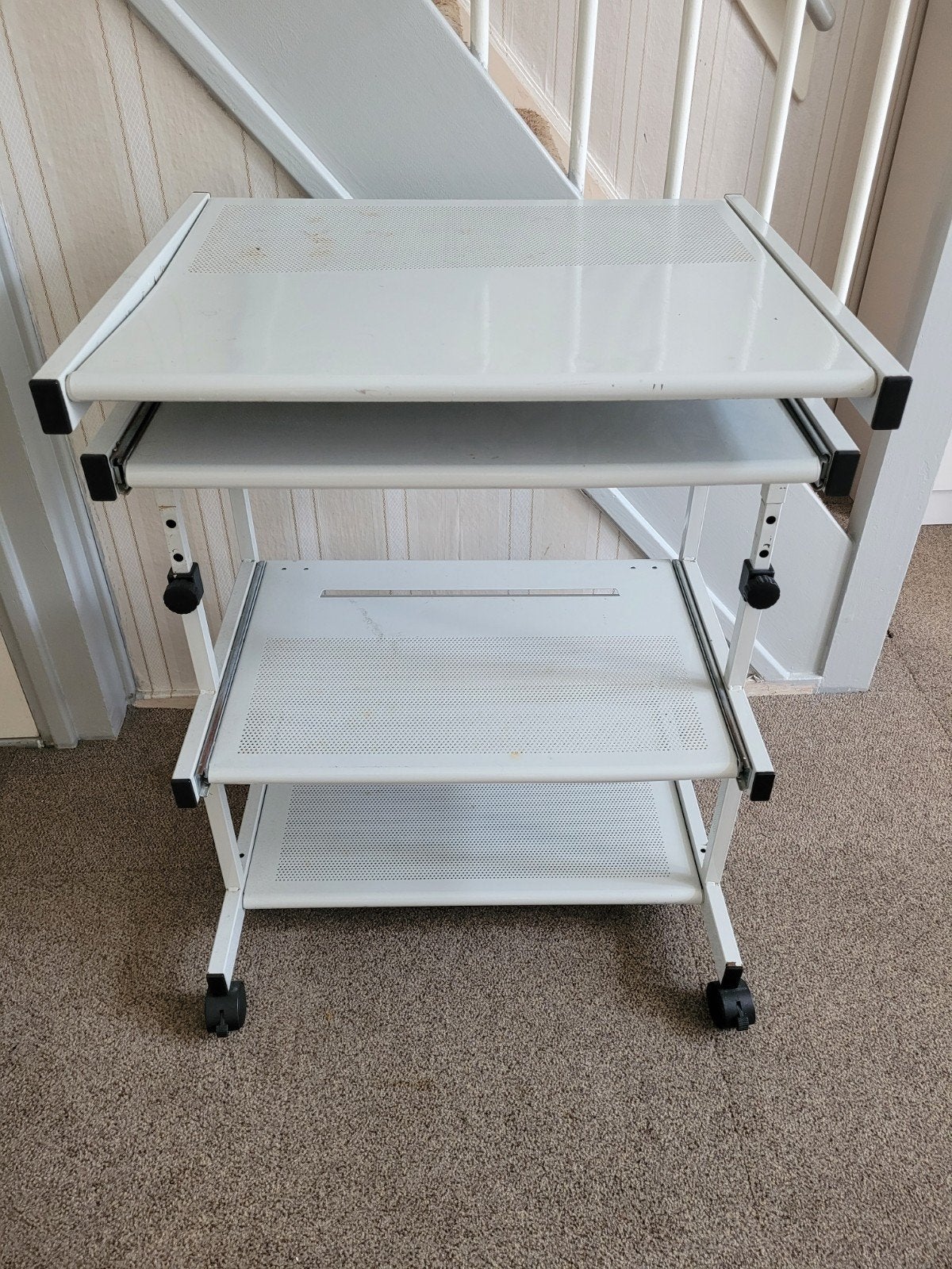Verrijdbaar bijzettafeltje / laptoptafel wit, Gebruikt, Ophalen of Verzenden, Metaal, Modern