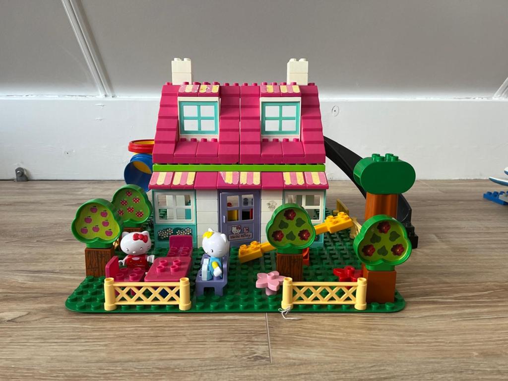 Grote set LEGO Duplo: Hello Kitty huis en diverse blokken, Kinderen en Baby's, Speelgoed | Bouwstenen, Ophalen of Verzenden, Gebruikt