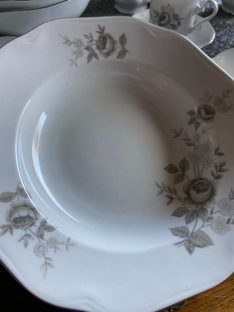 Cshehiche Porselein Servies - Bohemia Fine de Boheme, Gebruikt, Ophalen of Verzenden, Overige stijlen, Porselein