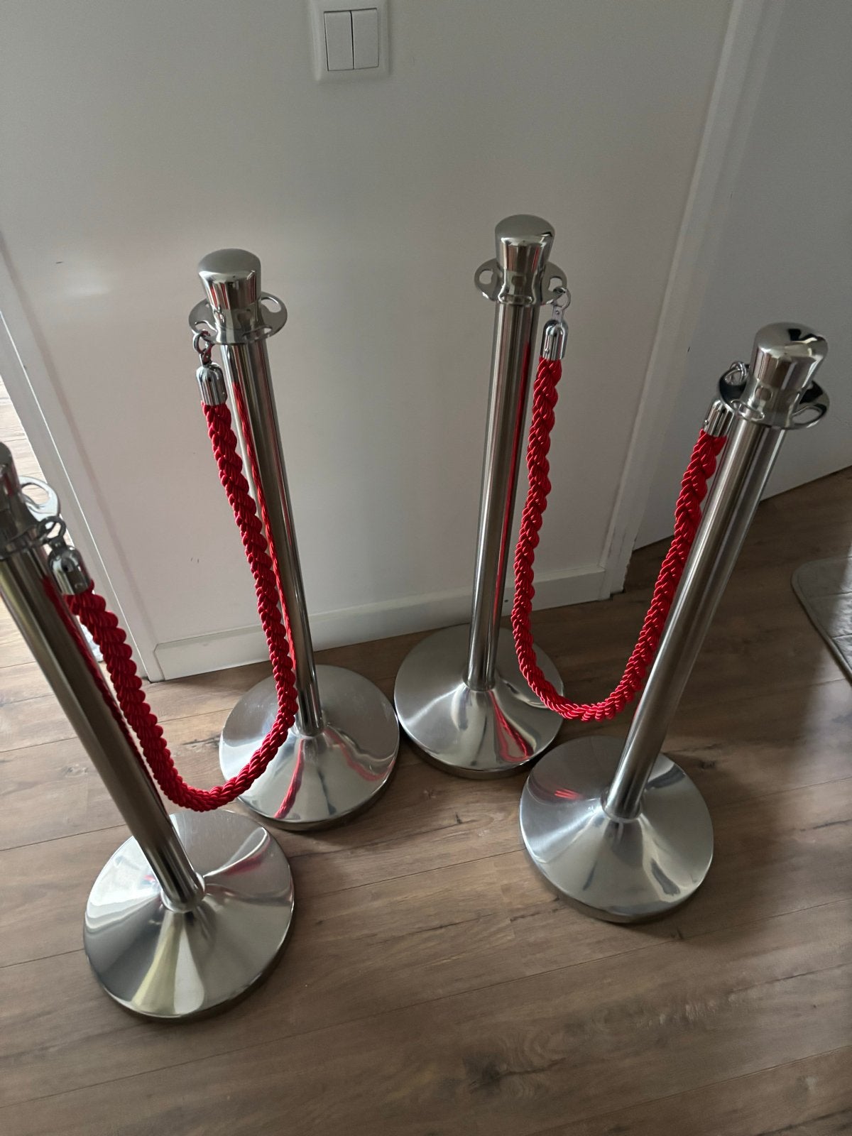 Set van 4 zware afzetpalen met 2 rode koorden, Hobby en Vrije tijd, Feestartikelen, Ophalen, Zo goed als nieuw, Feestartikel, Overige