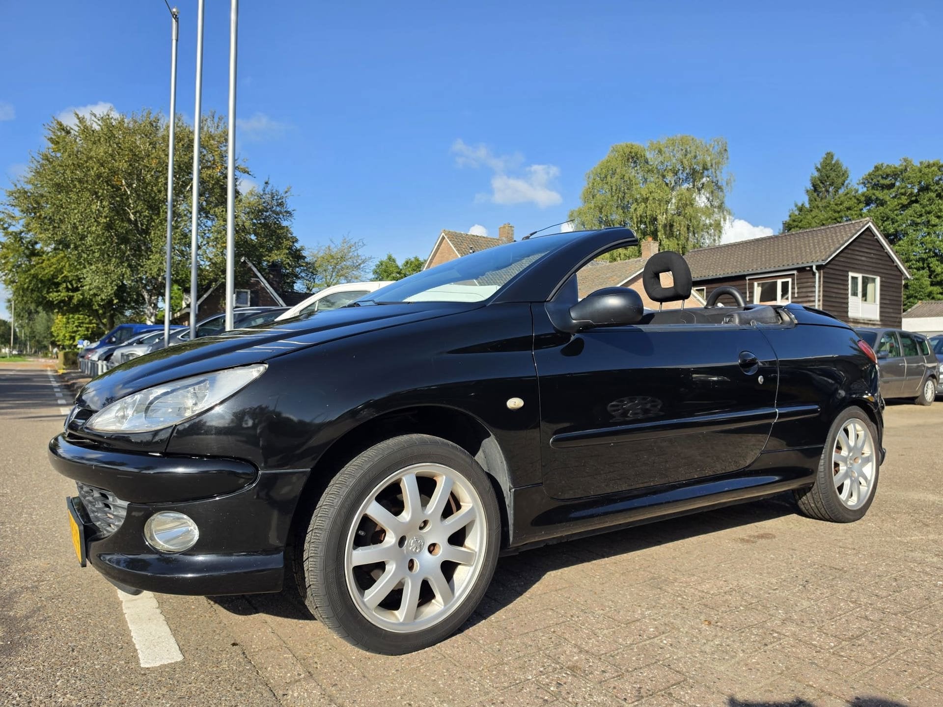 Peugeot 206 CC 1.6-16V ( A.P.K. SEPT 2027 ), Auto's, Voorwielaandrijving, Stof, Gebruikt, Zwart