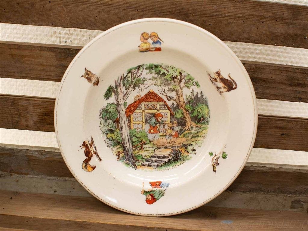 Petrus Regout porseleinen kinderbord 37383, Gebruikt, Ophalen of Verzenden, Bord(en), Overige stijlen