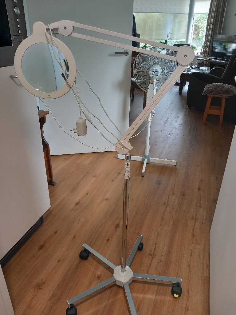 staande loeplamp, Hobby en Vrije tijd, Vergrootglazen, Loepen en Loeplampen, Ophalen, Zo goed als nieuw, Loeplamp