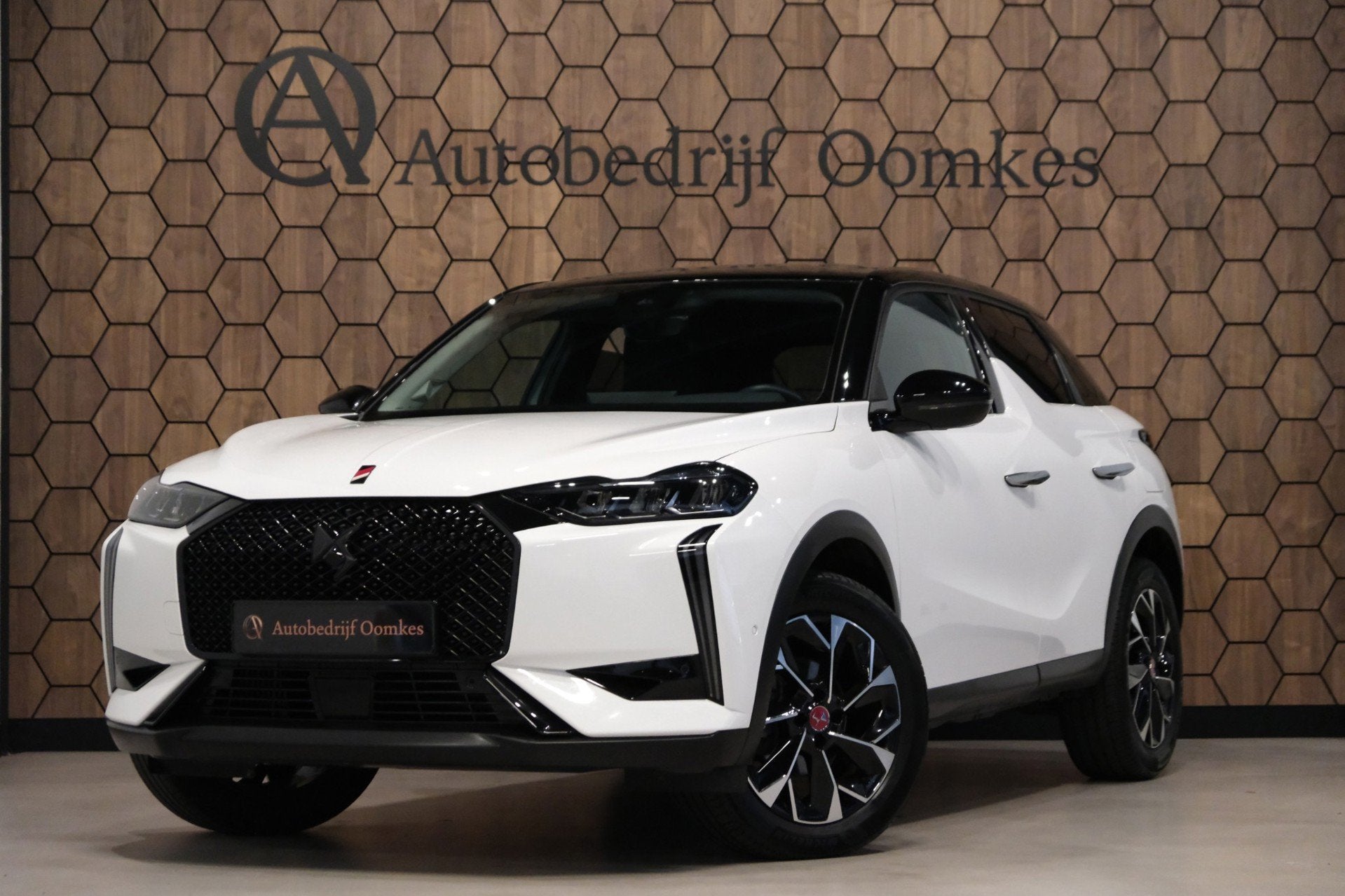 DS 3 1.2 PureTech Performance Line+ |40.768km| Leder/Alcanta, Auto's, Dealer onderhouden, Gebruikt, Zwart, 1199 cc