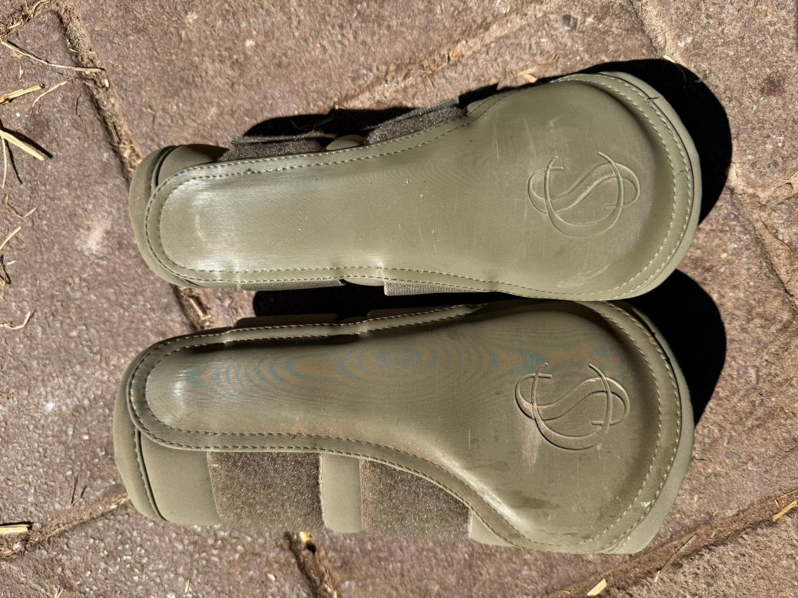 Eskadron peesbeschermers olive green maat M, Dieren en Toebehoren, Paarden en Pony's | Beschermers, Ophalen of Verzenden, Zo goed als nieuw