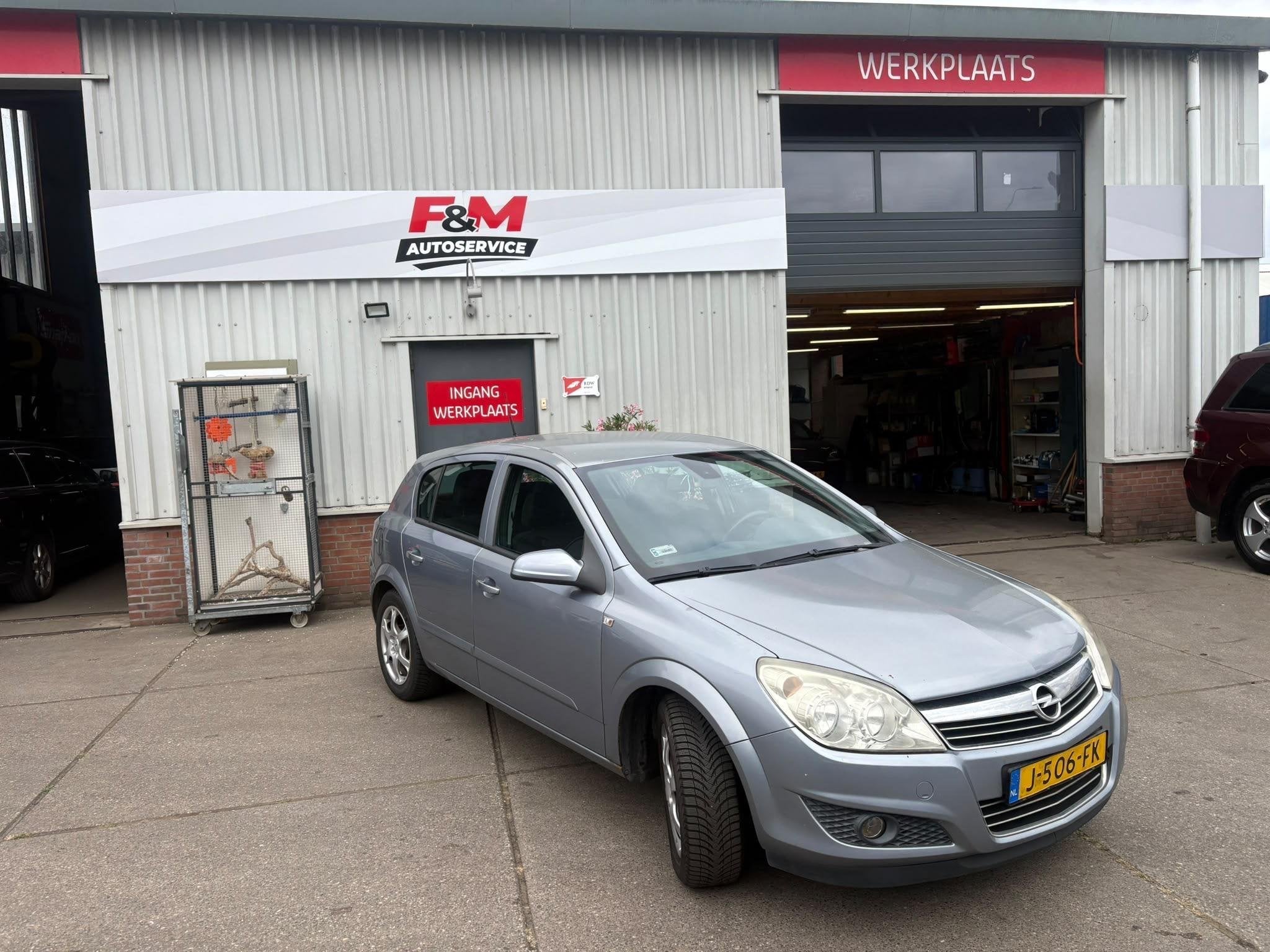 Opel Astra 1.6 Essentia, Auto's, Voorwielaandrijving, Gebruikt, Zwart, 1165 kg
