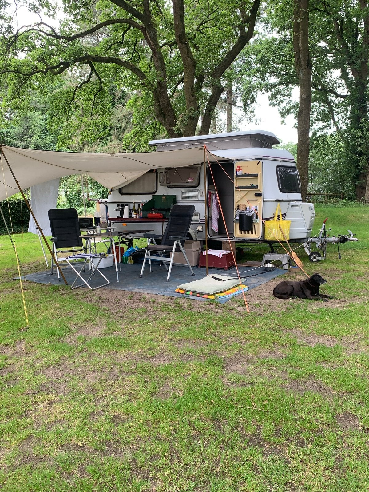 Eriba Touring Triton (1995) met voortent en luifel, Vast bed, Particulier, 4 tot 5 meter, Eriba