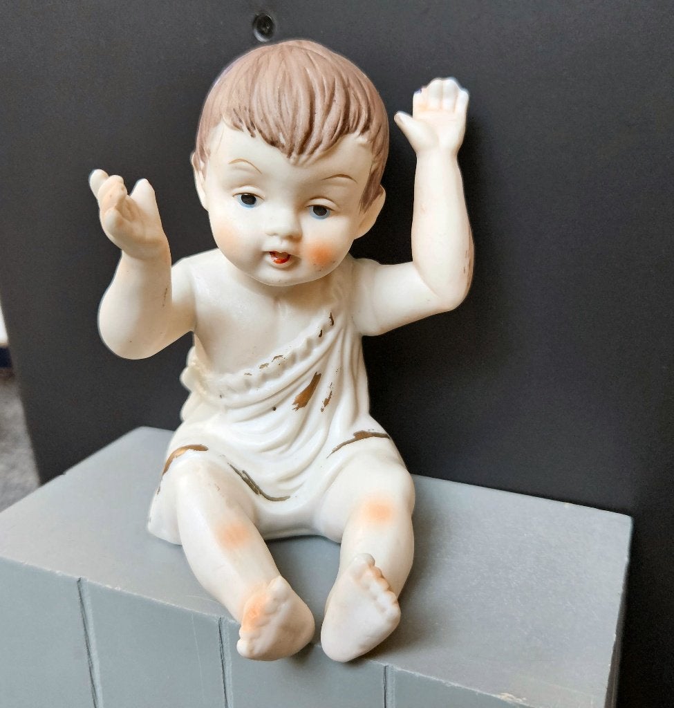 vintage biscuit porselein beeldje -piano baby, Ophalen of Verzenden