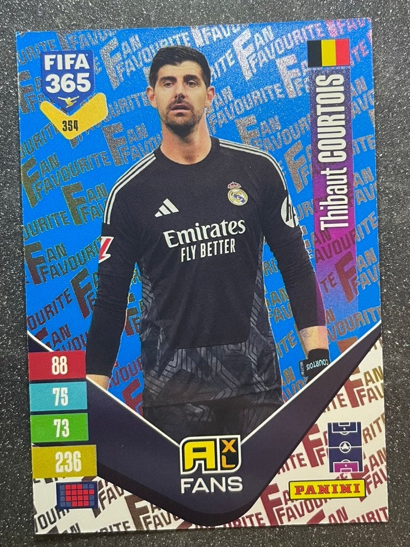 Panini Fifa365 2027 BLUE PAR FANS’ FAVOURITE COURTOIS REAL M, Verzenden, Zo goed als nieuw, Plaatje