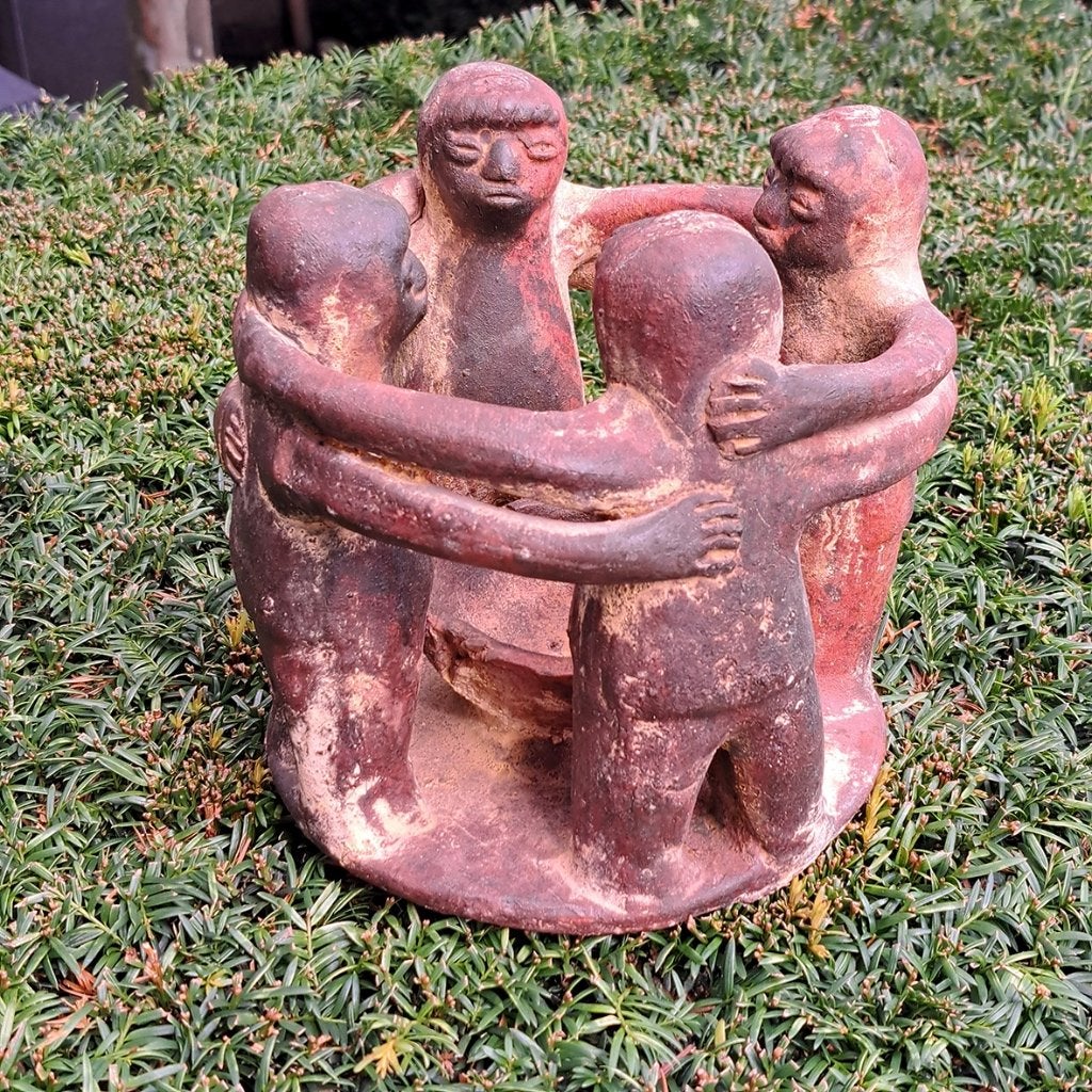 Handgemaakt Maya/Mexico terracotta 'vriendenkring'-beeldje, Verzamelen, Beelden en Beeldjes, Ophalen of Verzenden, Gebruikt, Mens