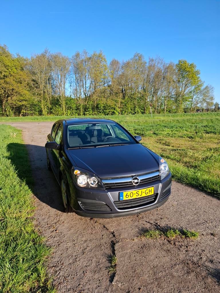 Opel Astra 1.6 16V 5D 77KW 2006 Grijs met nieuwe APK, Voorwielaandrijving, 15 km/l, 4 cilinders, 1165 kg