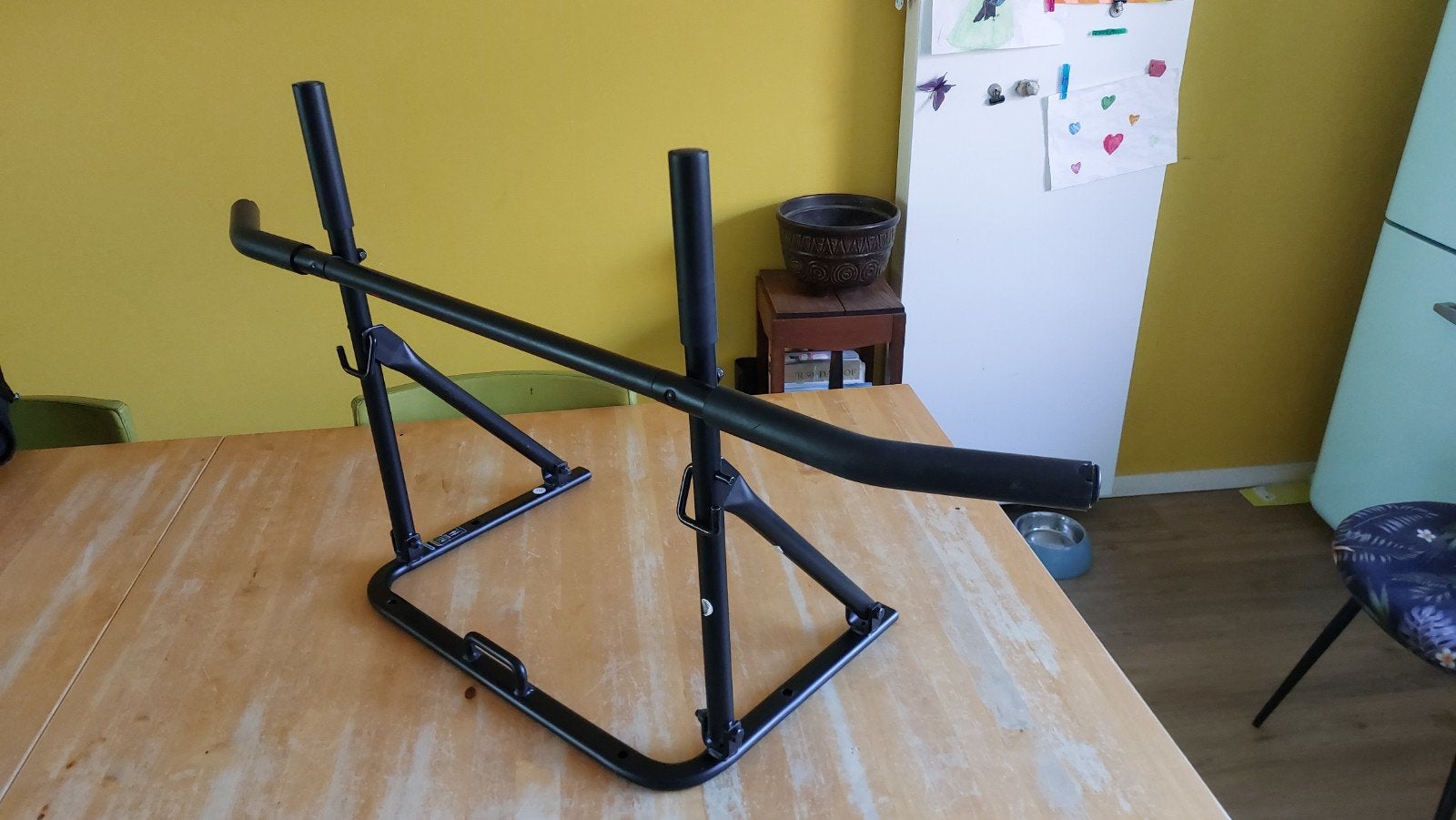 Opklapbare pull up bar Decathlon, Sport en Fitness, Fitnessmaterialen, Ophalen, Gebruikt, Buik, Oprekstang