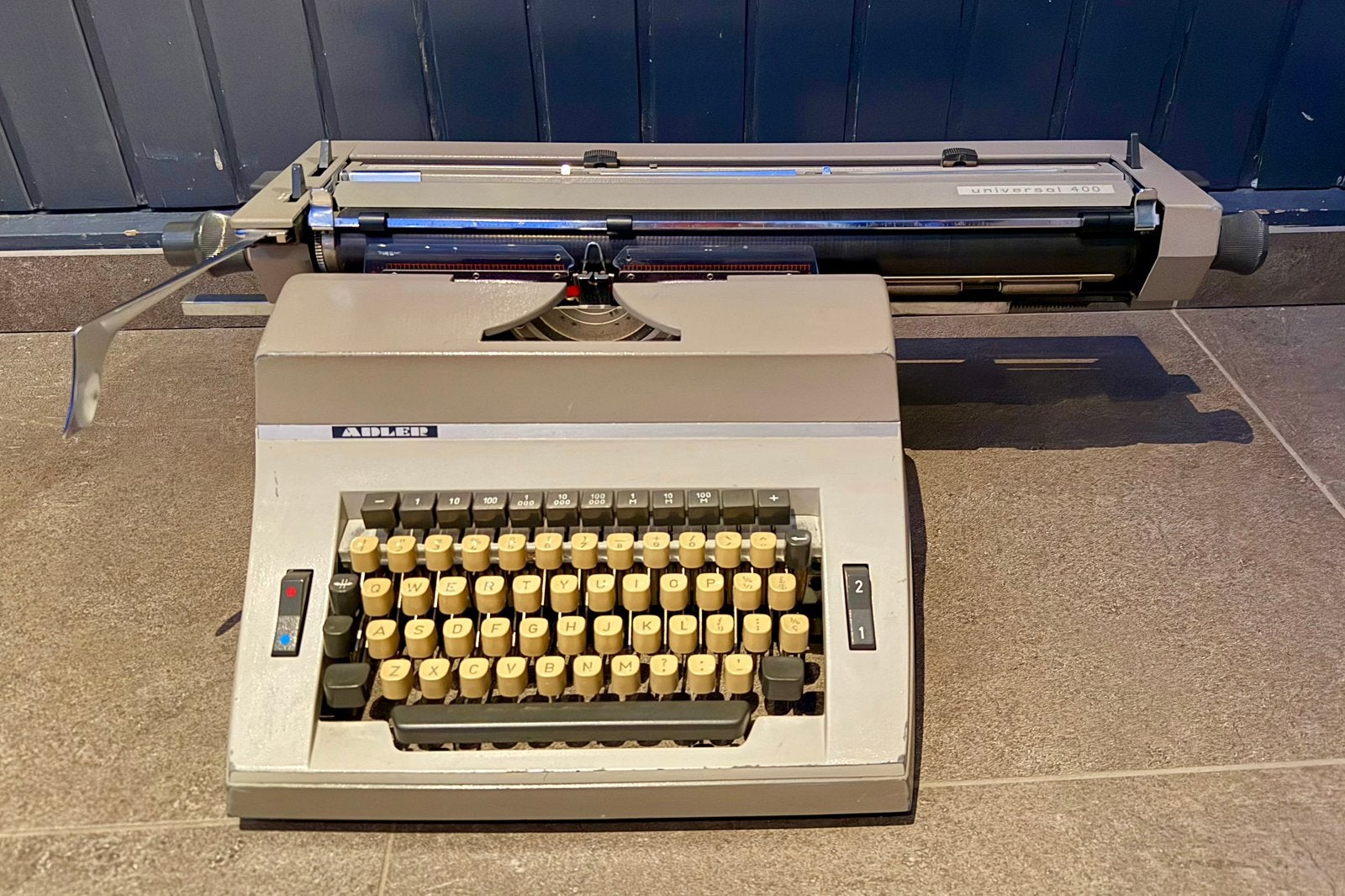 Vintage Adler Universal 400 typemachine!, Ophalen of Verzenden, Zo goed als nieuw