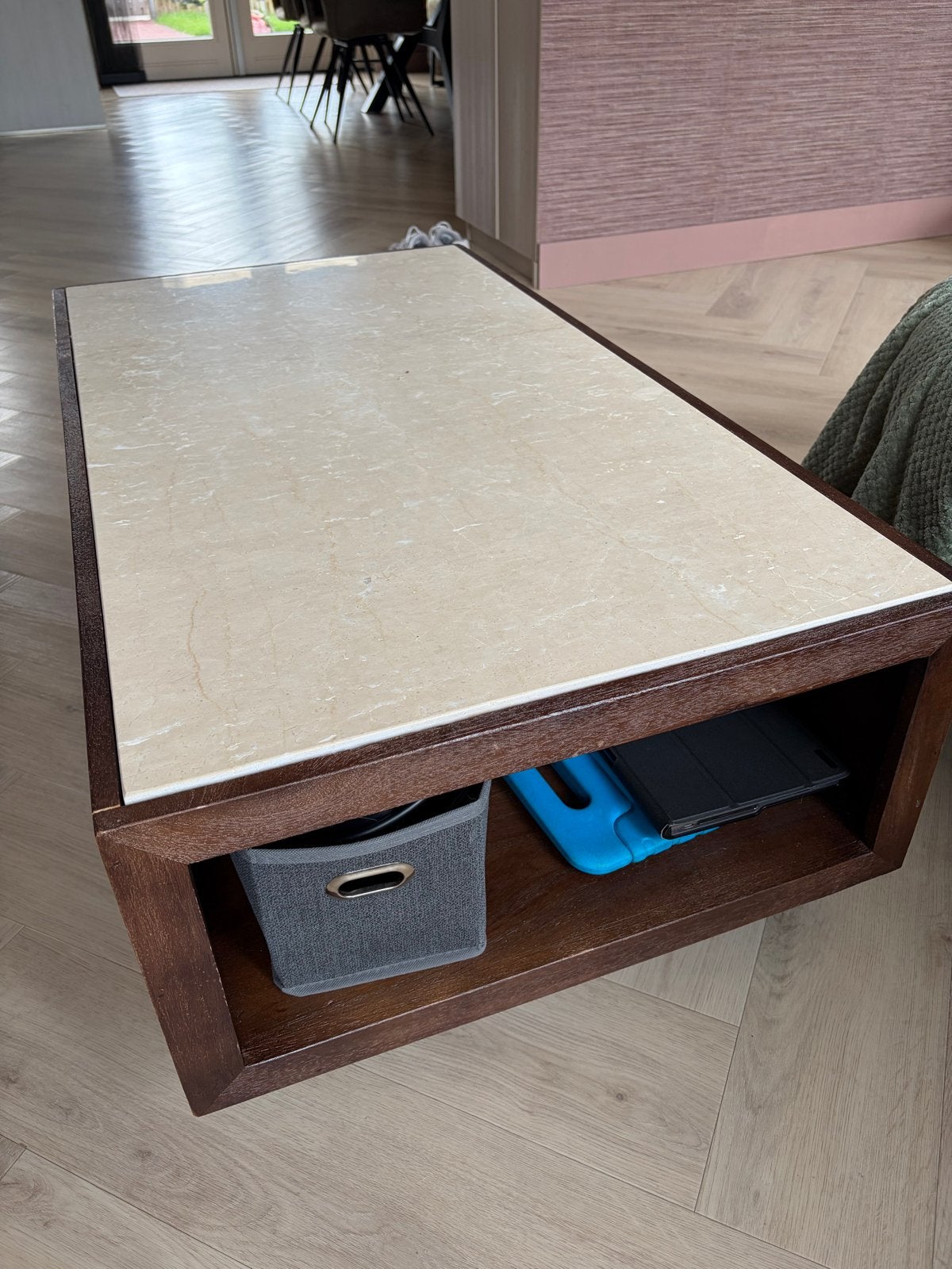 Foto 3 van Salontafel Hazel – 110x60 cm, mango hout & marmer