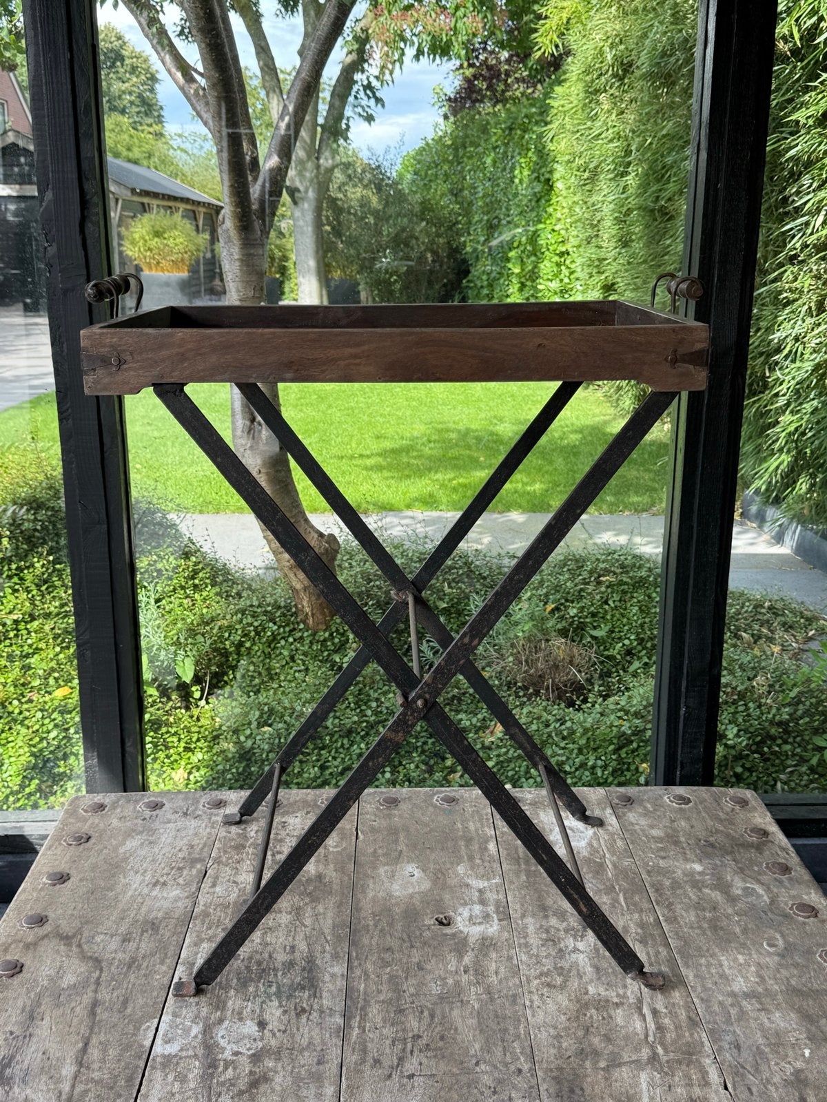 Vintage dienbladtafel met metalen onderstel, Ophalen of Verzenden