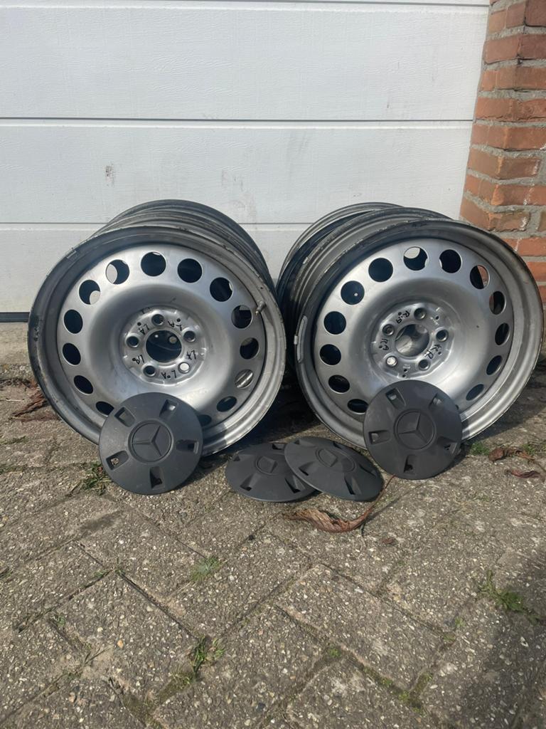 Mercedes Vito velgen met wieldoppen 17 inch, Ophalen of Verzenden, Zo goed als nieuw