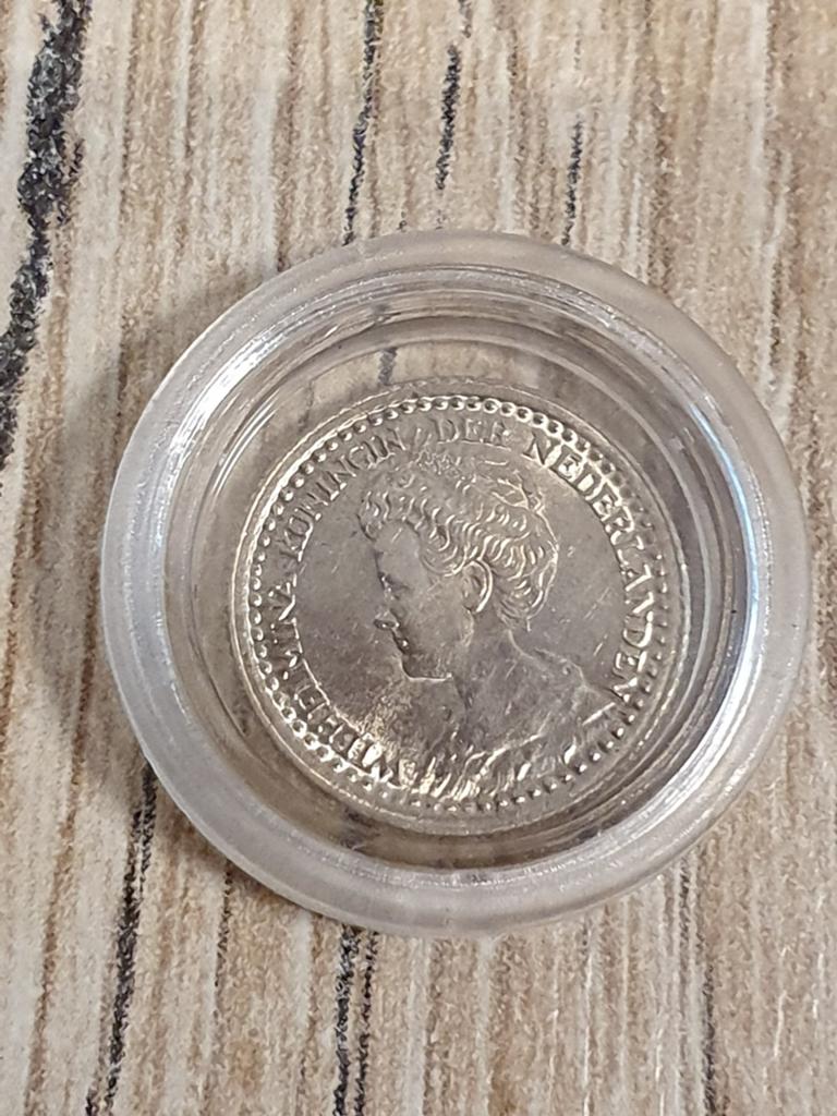 Nederland Koningin Wilhelmina 10 cent 1921 FDC in Capsule, Postzegels en Munten, Munten | Nederland, Zilver, Ophalen of Verzenden