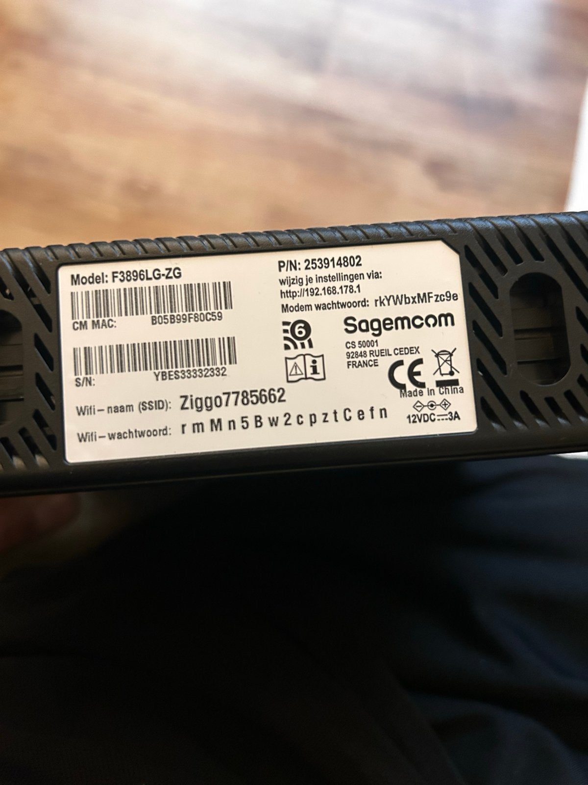 Sagemcom F3896LG-ZG Ziggo Connectbox Router Modem, Computers en Software, Ophalen, Gebruikt, Router met modem