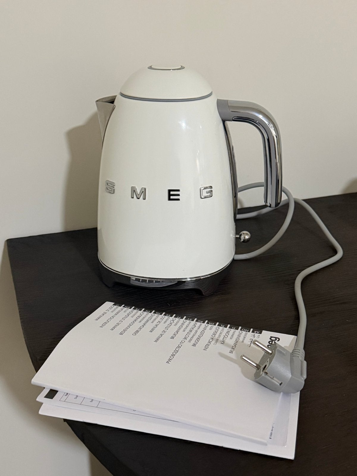 SMEG waterkoker 1.7L  - Wit - Zo goed als nieuw, Witgoed en Apparatuur, 1 tot 2 liter, Ophalen of Verzenden, Zo goed als nieuw