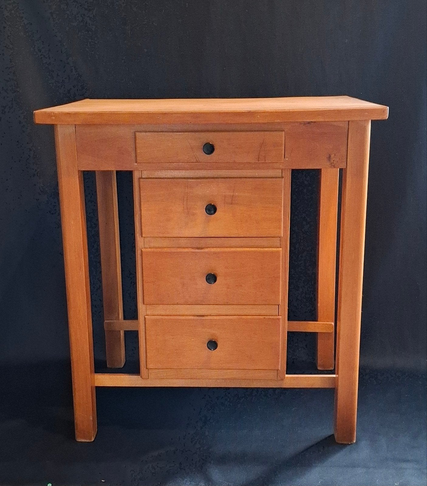 Zeldzaam Vintage Industrieel Schoolkastje / Sidetable, Ophalen, 50 tot 100 cm, Zo goed als nieuw, Grenenhout