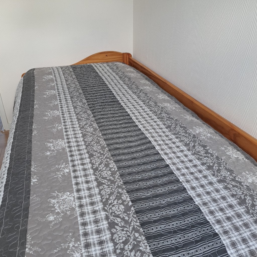 2x Beddensprei 1-persoons, Eenpersoons, Ophalen of Verzenden, Zo goed als nieuw, Polyester