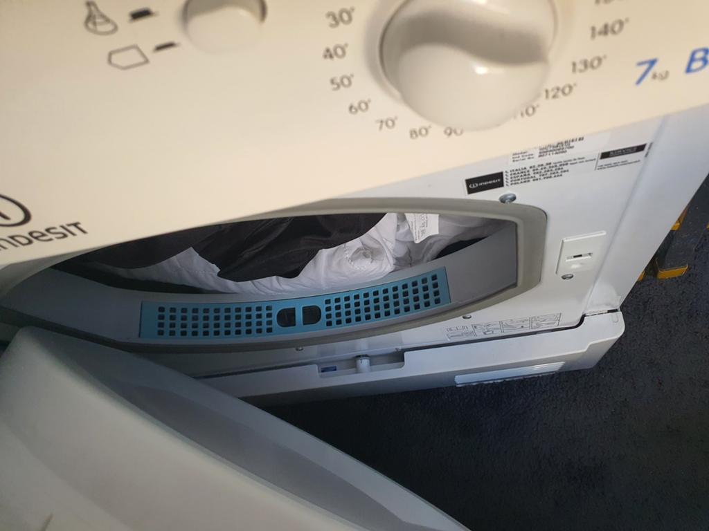 Indesit condensdroger met waterreservoir - zo goed als nieuw, 6 tot 8 kg, Ophalen of Verzenden, Zo goed als nieuw, Voorlader