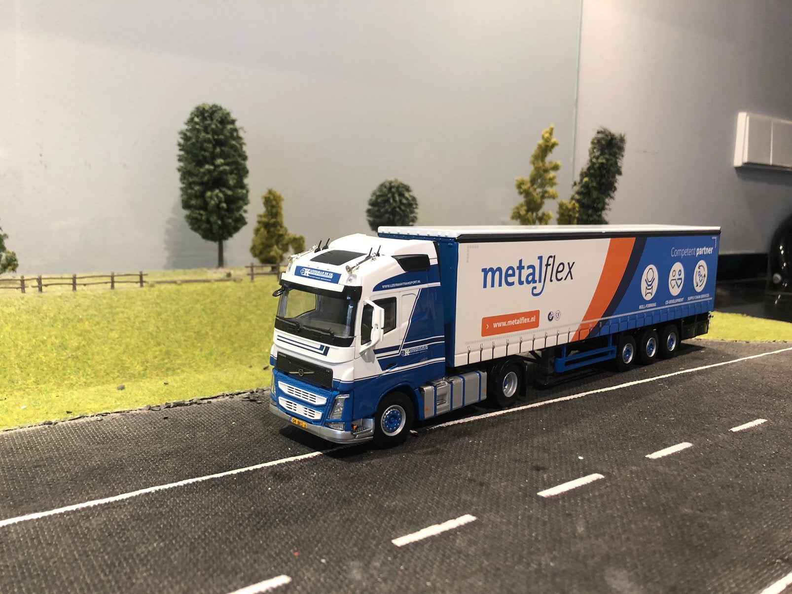 Volvo FH met tautliner van IJzerman, Ophalen of Verzenden, Zo goed als nieuw, Bus of Vrachtwagen, Wsi
