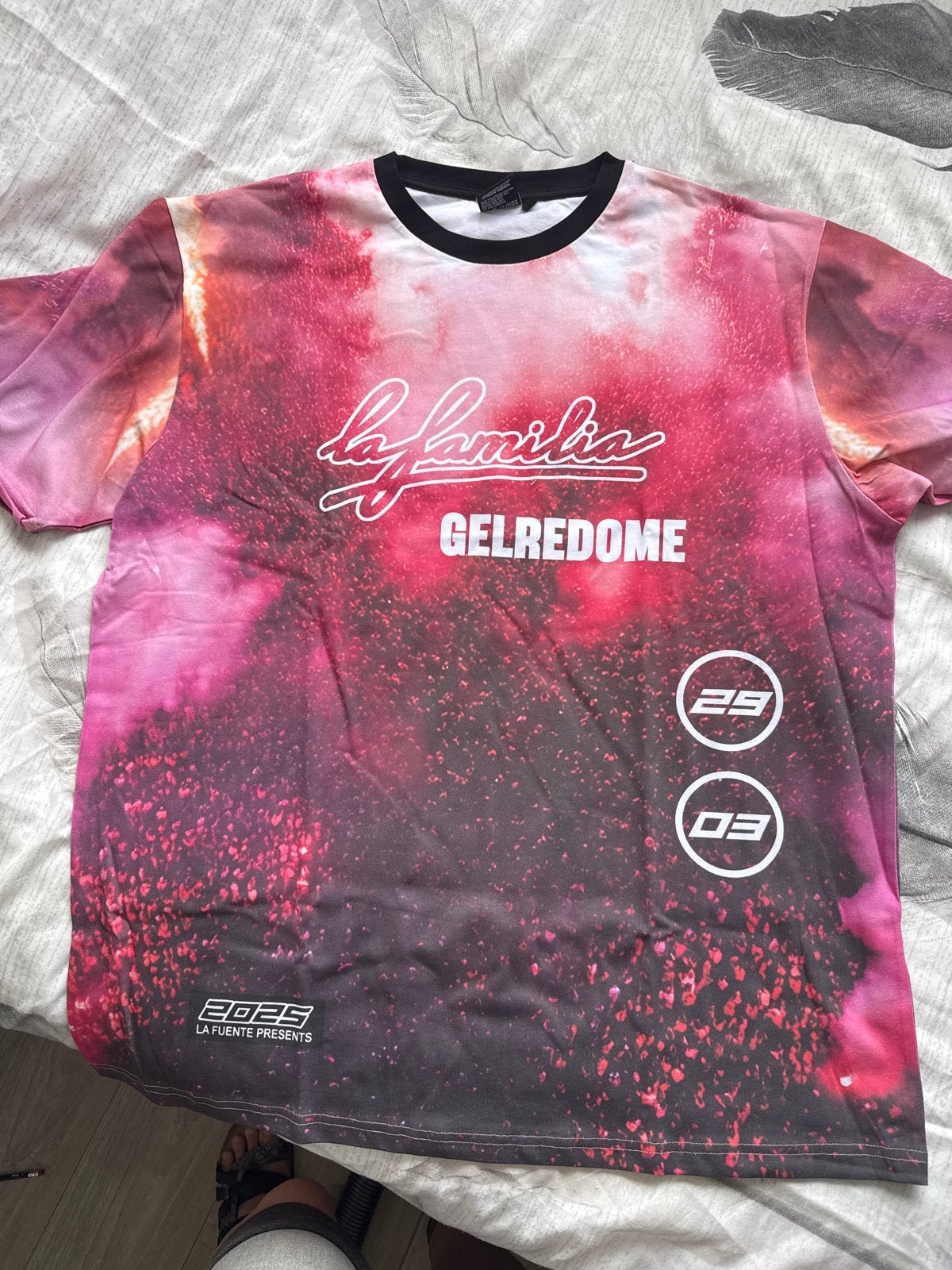 La Familia Gelredome T-shirt - Roze/Zwart, Ophalen of Verzenden, Nieuw, Maat 52/54 (L), Roze