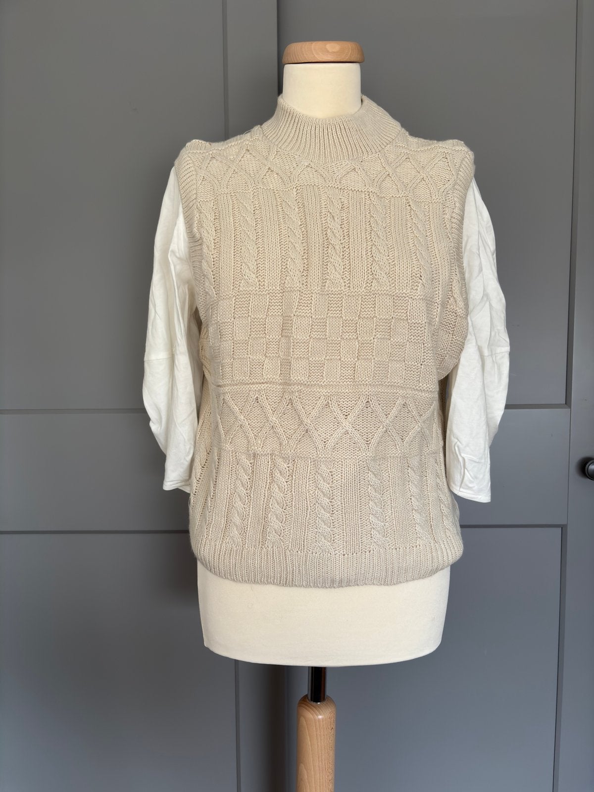 Nieuwe Zara gebreide trui met kabelpatroon, maat M, Verzenden, Nieuw, Maat 38/40 (M), Beige