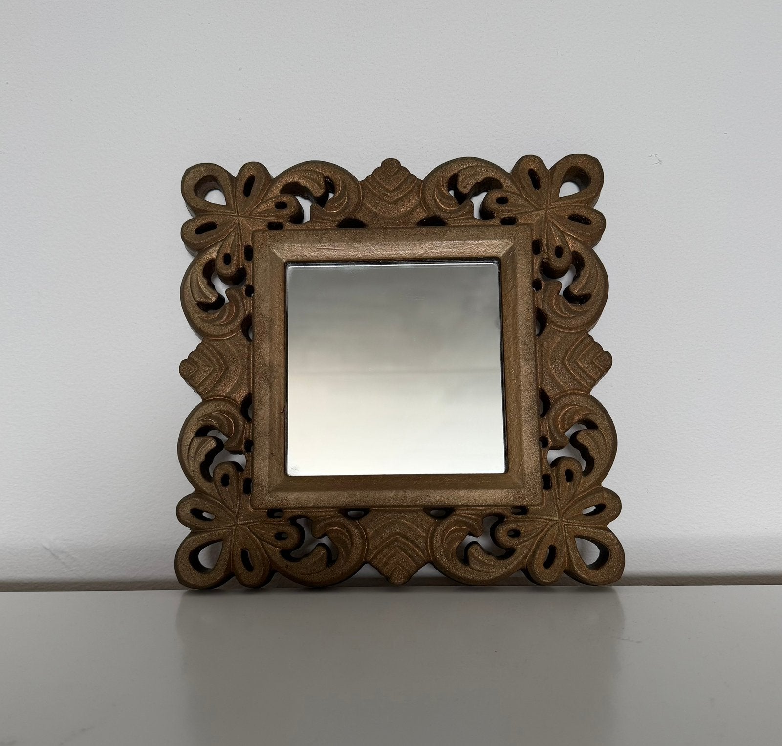 Chic, brocante spiegeltje 23 x 23 cm, Huis en Inrichting, Ophalen of Verzenden, Zo goed als nieuw, Minder dan 50 cm, Minder dan 100 cm
