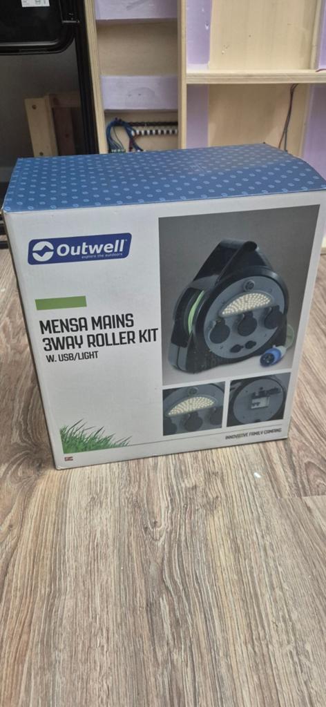 Outwell Mensa Mains 3-weg haspel met USB en licht, Caravans en Kamperen, Ophalen of Verzenden, Zo goed als nieuw