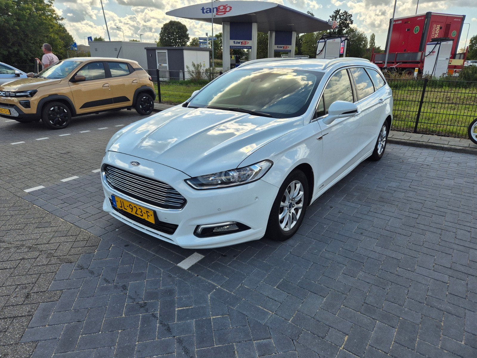 Ford Mondeo 1.5 EcoBoost 2016 Wit - NIEUWE DIST.RIEM & APK!, Voorwielaandrijving, Zwart, 4 cilinders, 160 pk